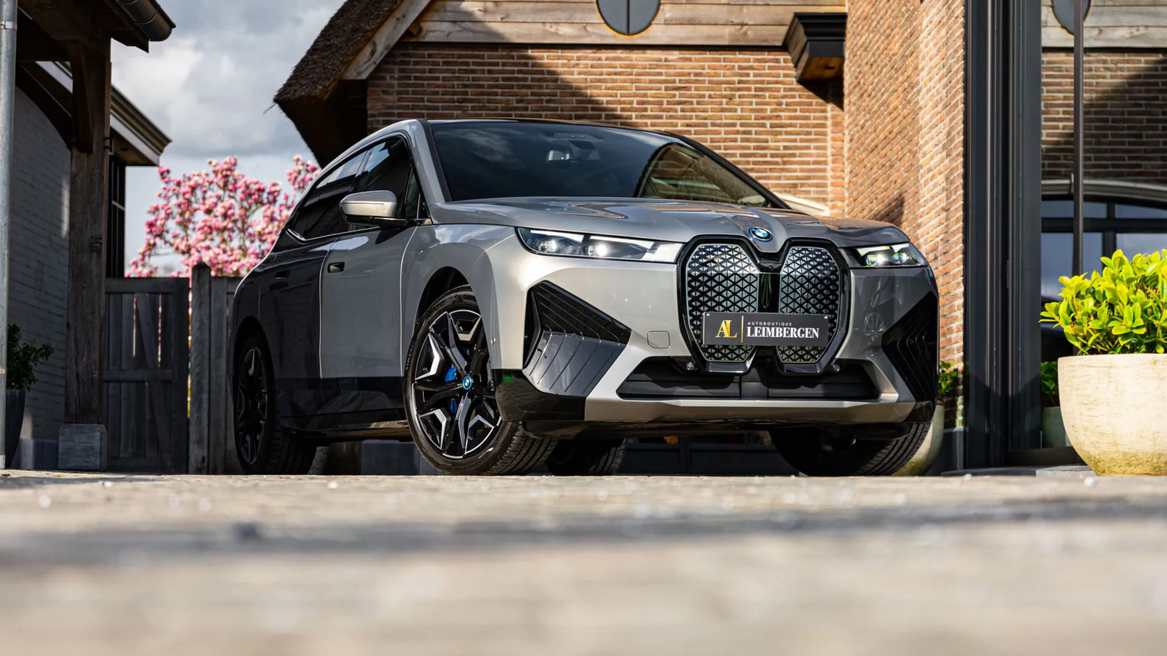 Header BMW iX Xdrive40