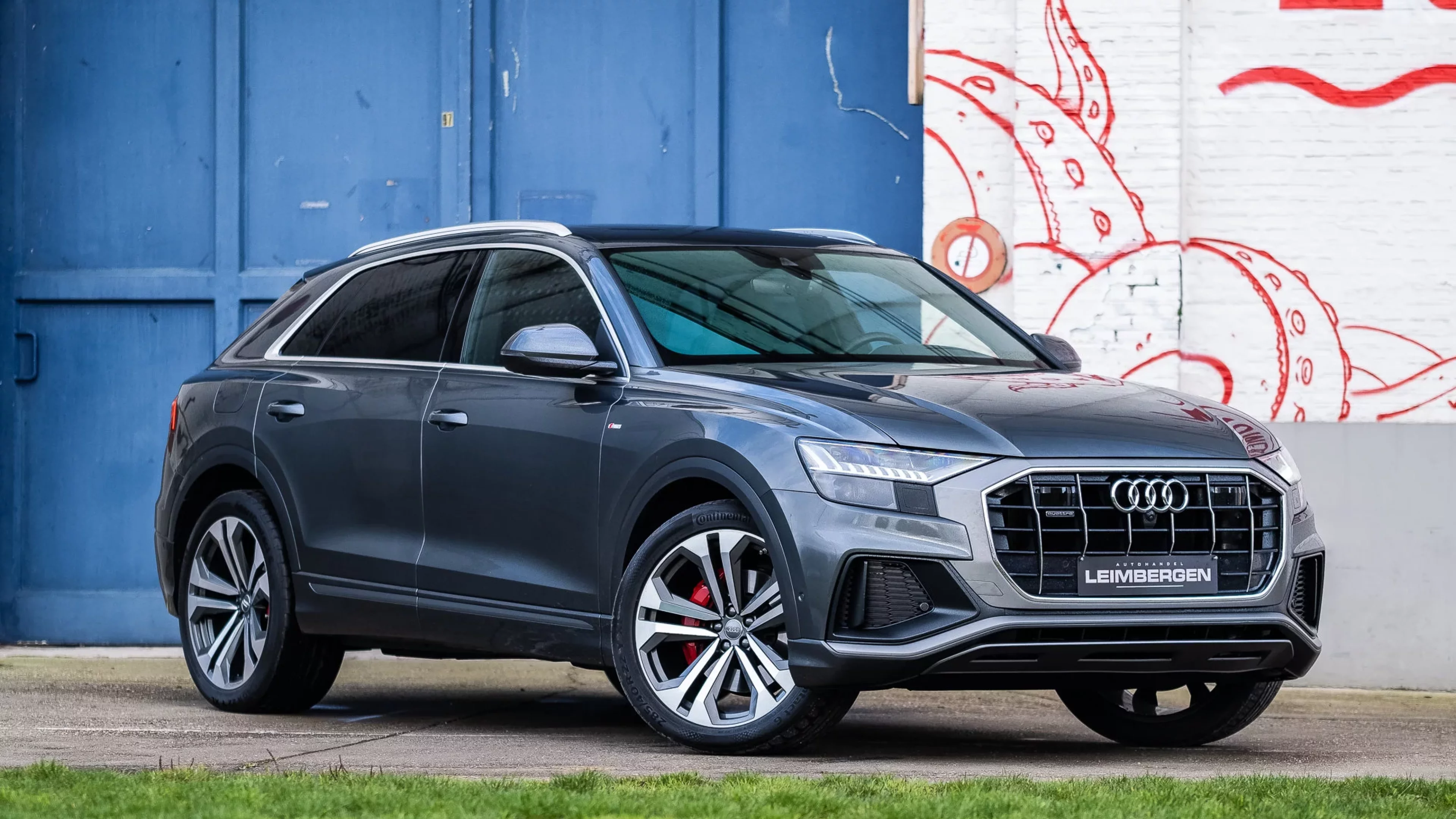 Header Audi Q8