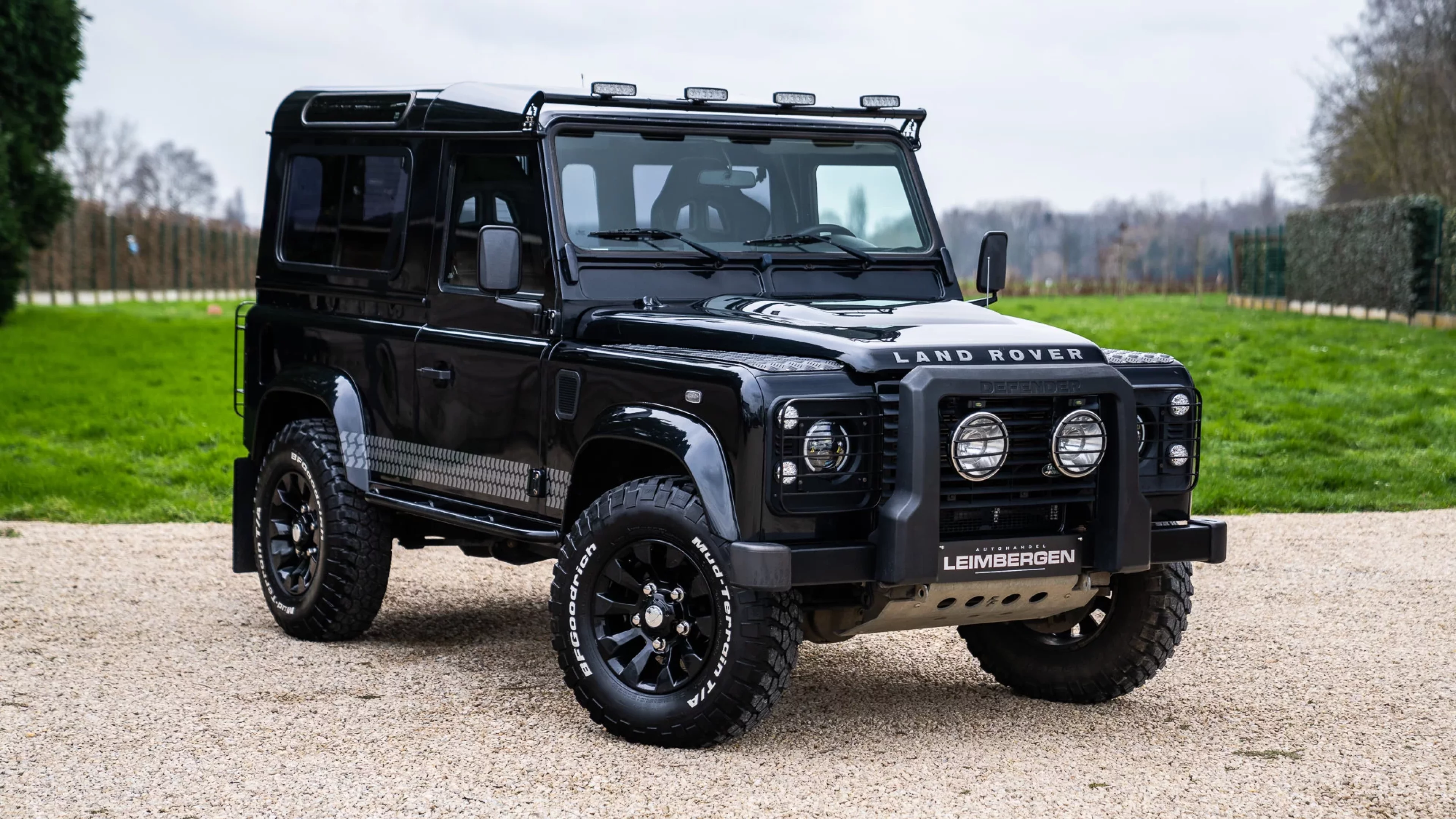 Header Land Rover Defender