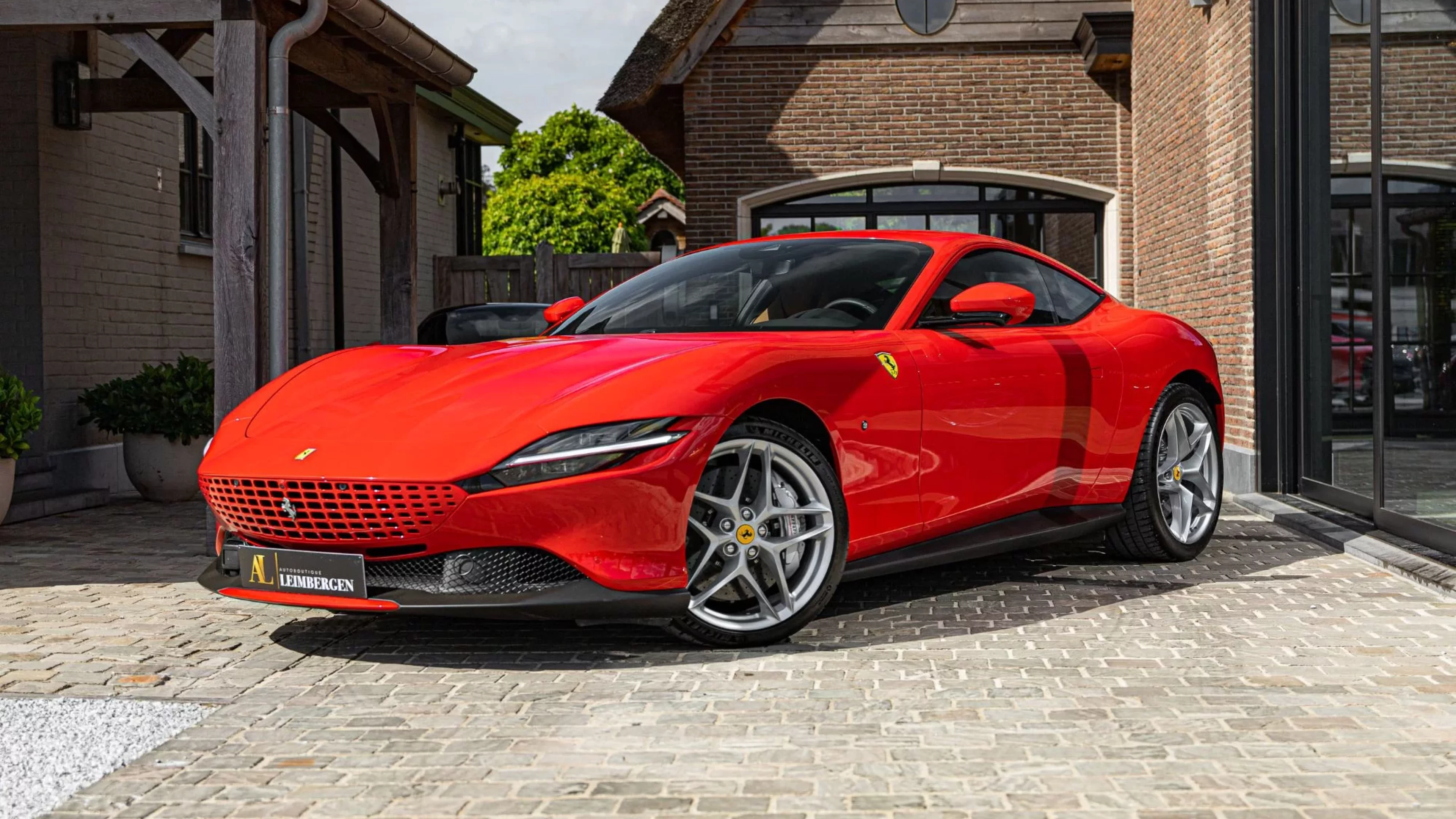 Header Ferrari Roma