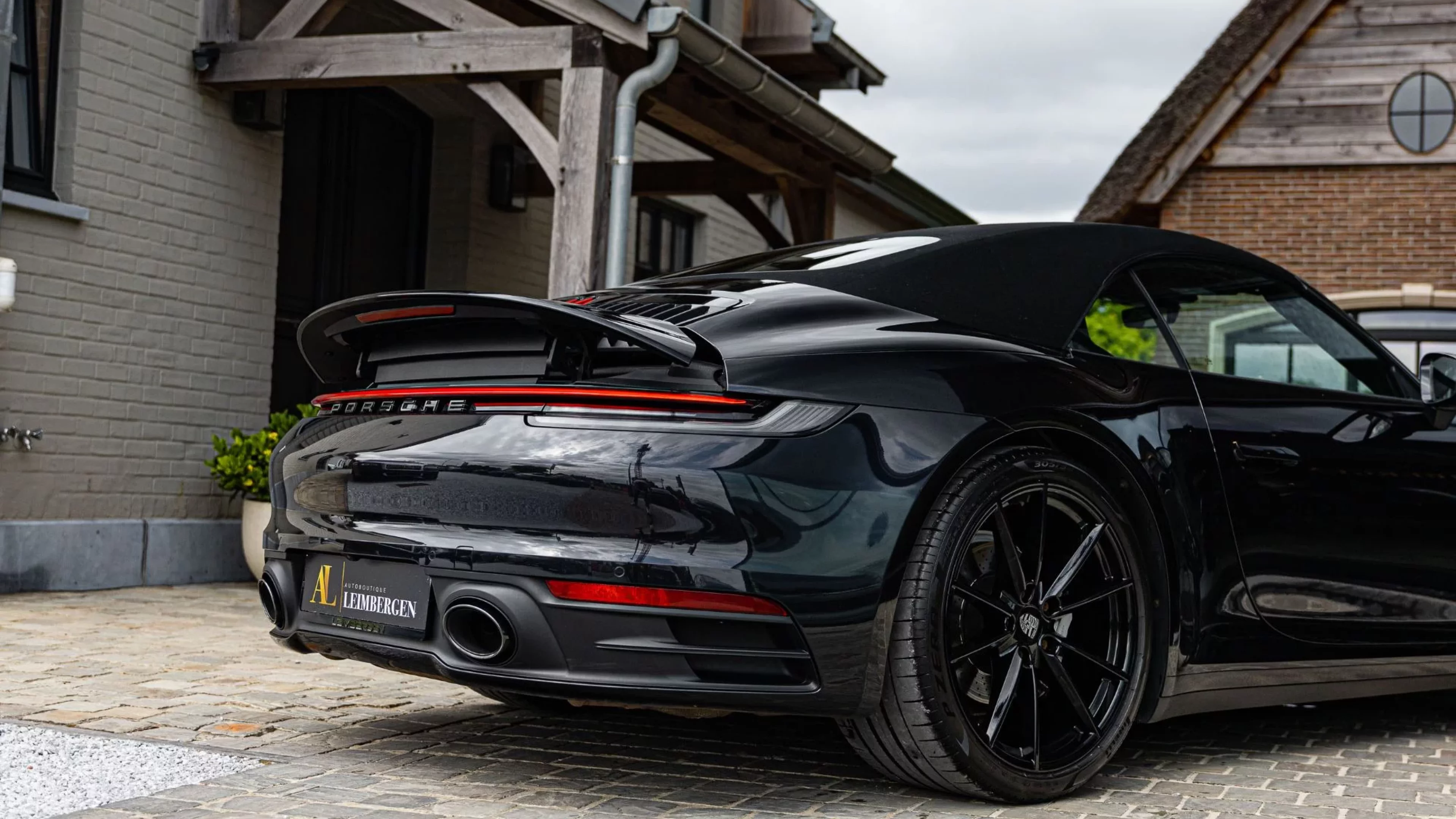 Header Porsche 911 Carrera Cabriolet Type 992