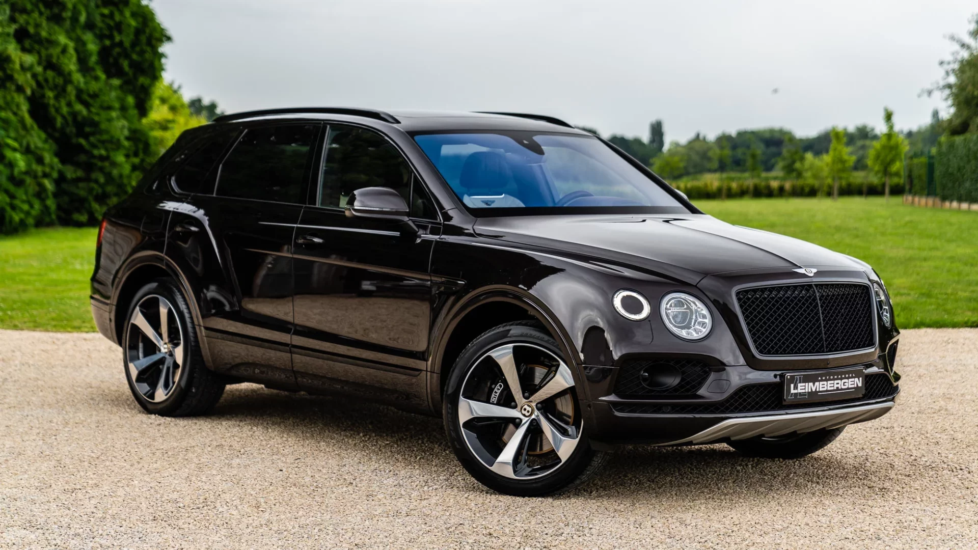 Header Bentley Bentayga V8