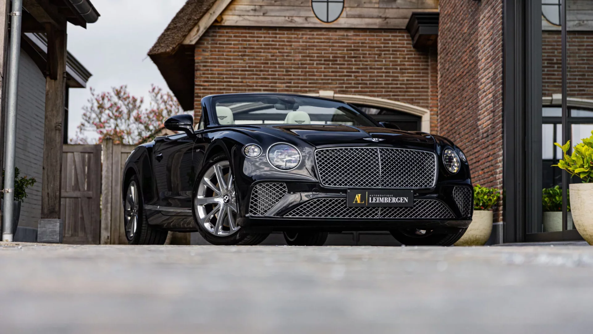 Header Bentley Continental GTC V8