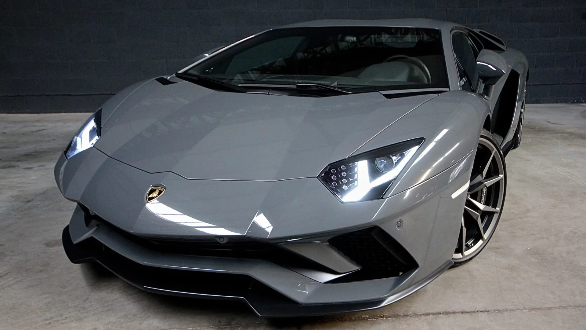 En-tête Lamborghini Aventador