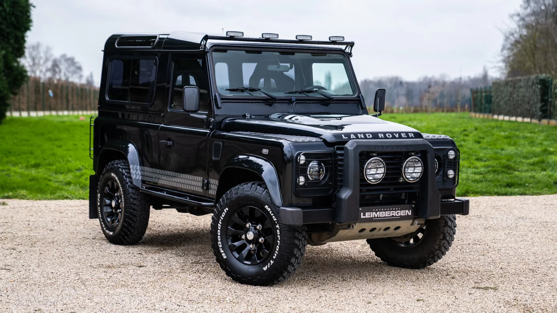 Header Land Rover Defender