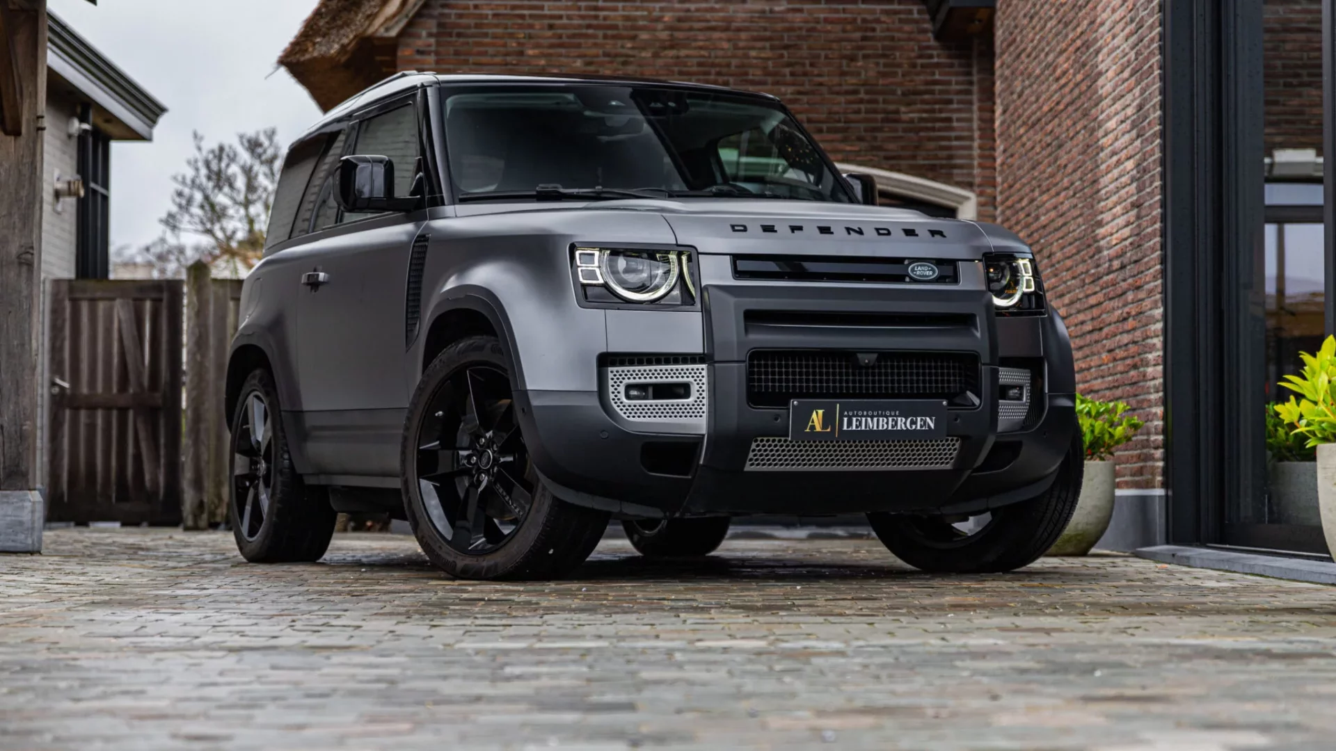 Header Land Rover Defender 90 P400