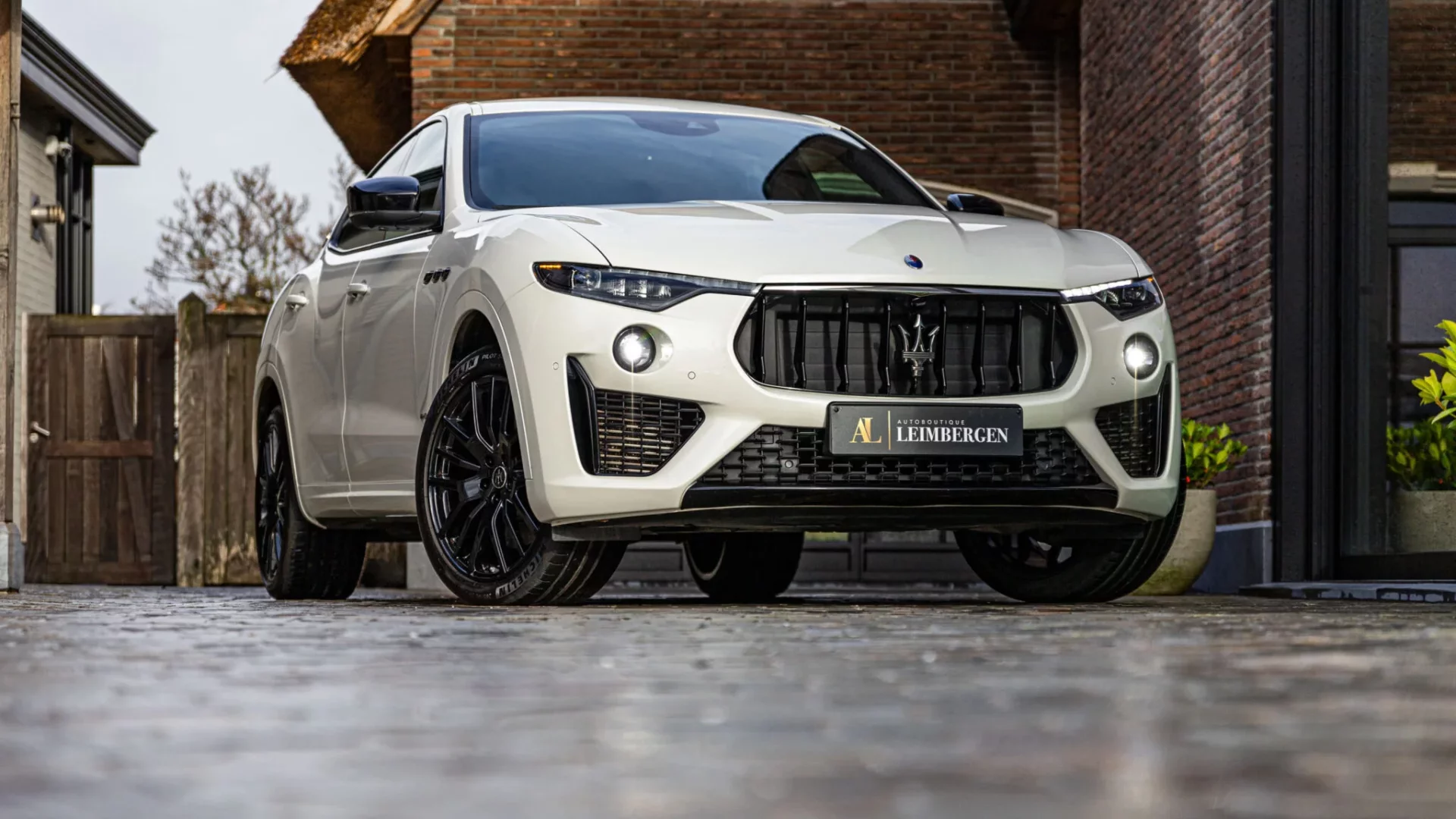 Header Maserati Levante