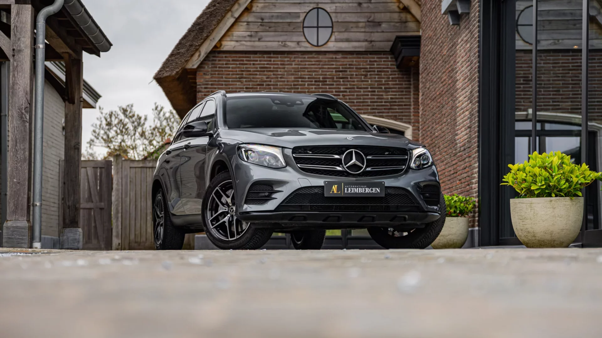 En-tête Mercedes-Benz GLC 250 4-Matic AMG Line