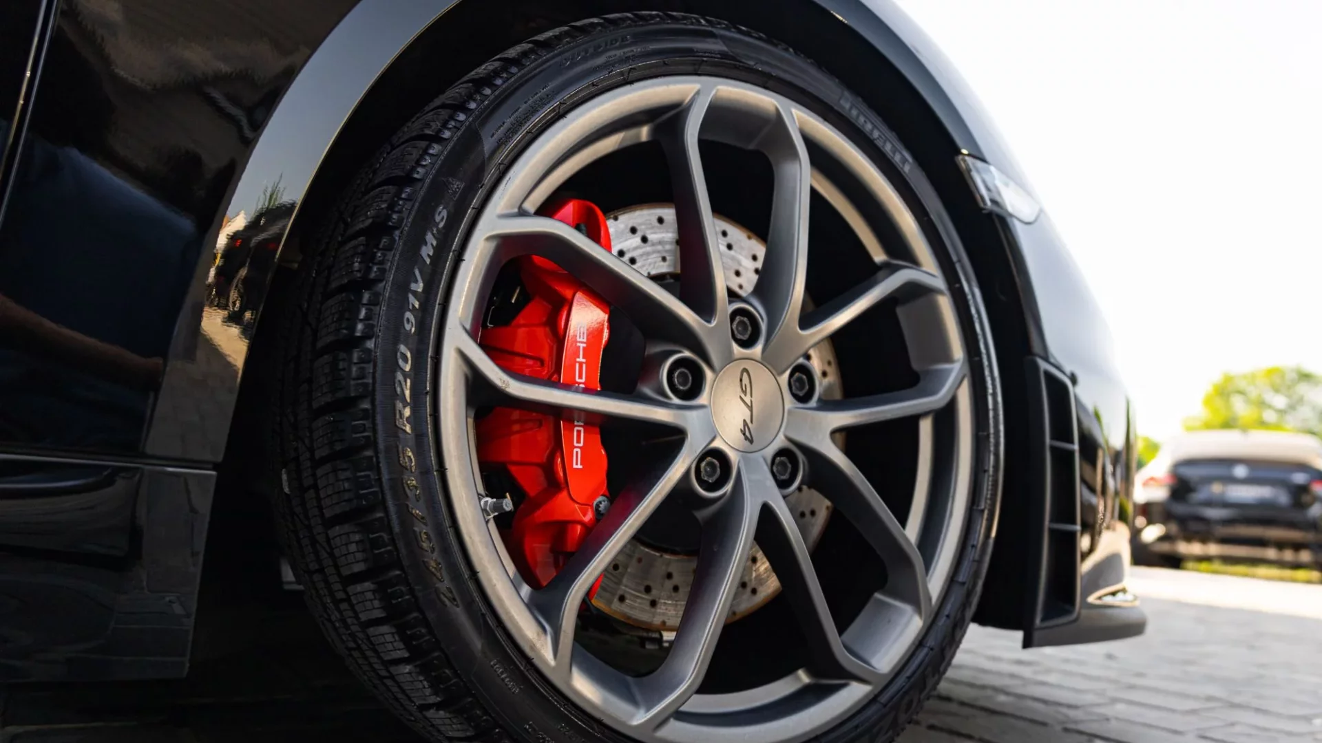 Header Porsche 718 Cayman GT4