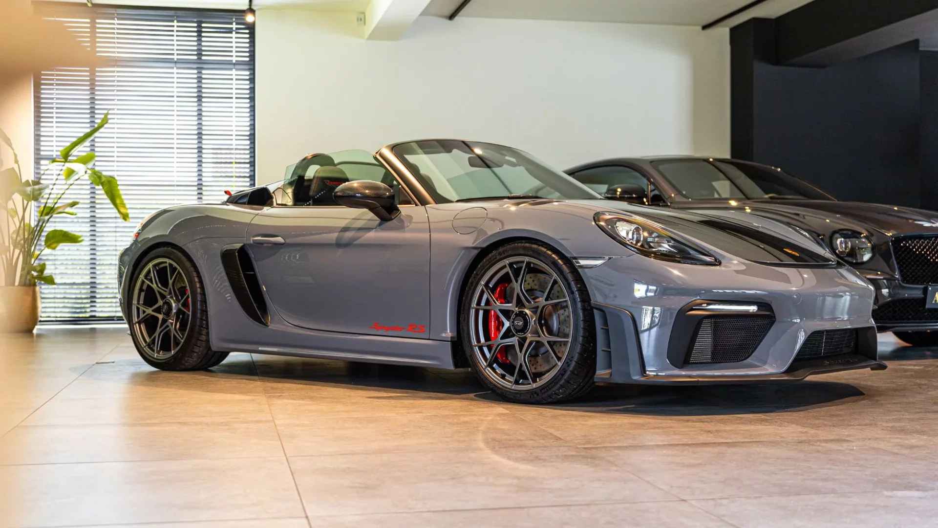 Header Porsche 718 Spyder RS Weissach package