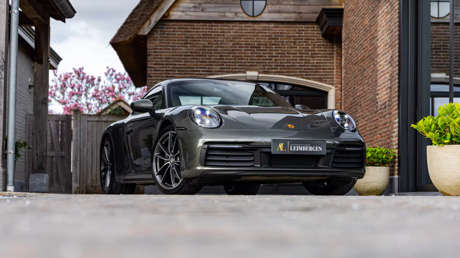 Header Porsche 911 Carrera 4 (Type 992)
