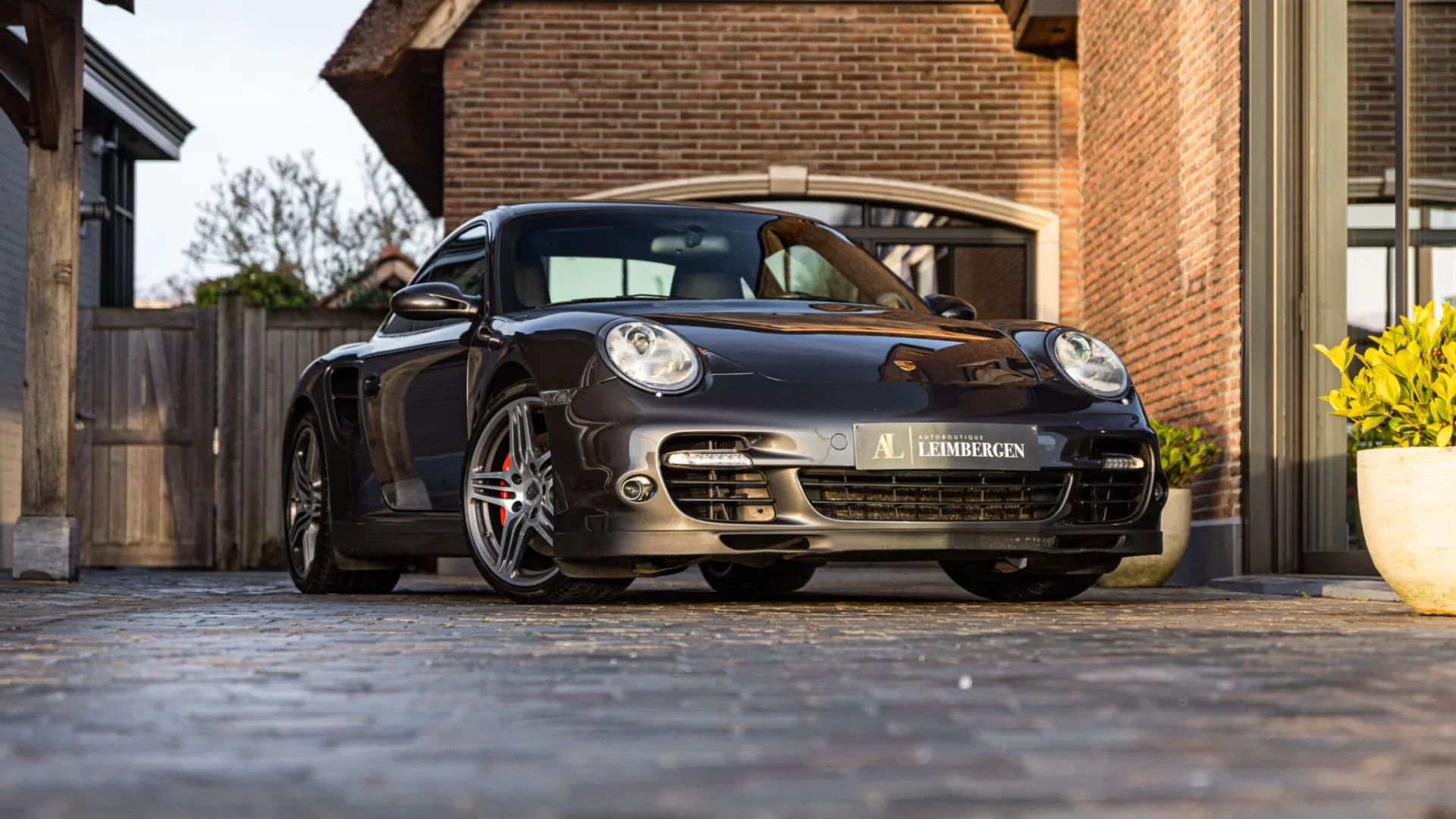 Header Porsche 911 Turbo (Type 997)