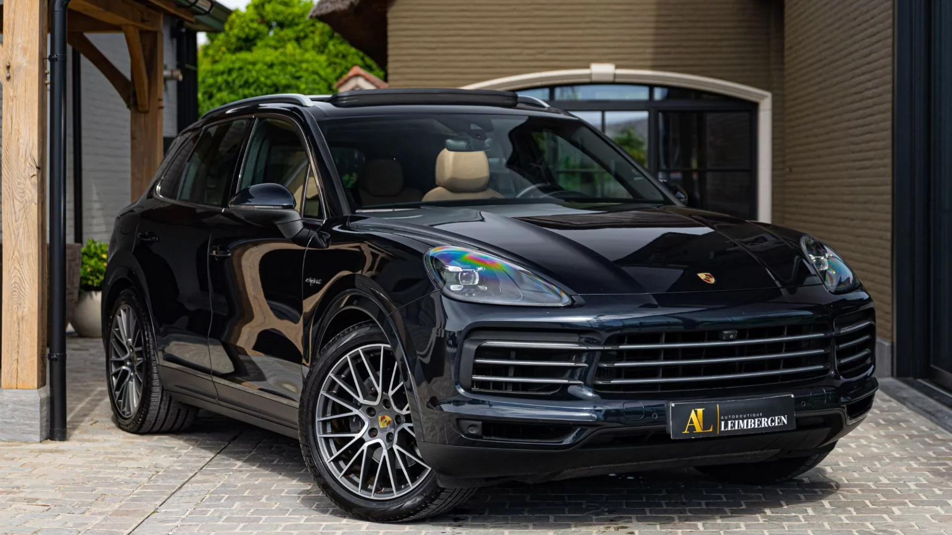 Header Porsche Cayenne E-Hybrid