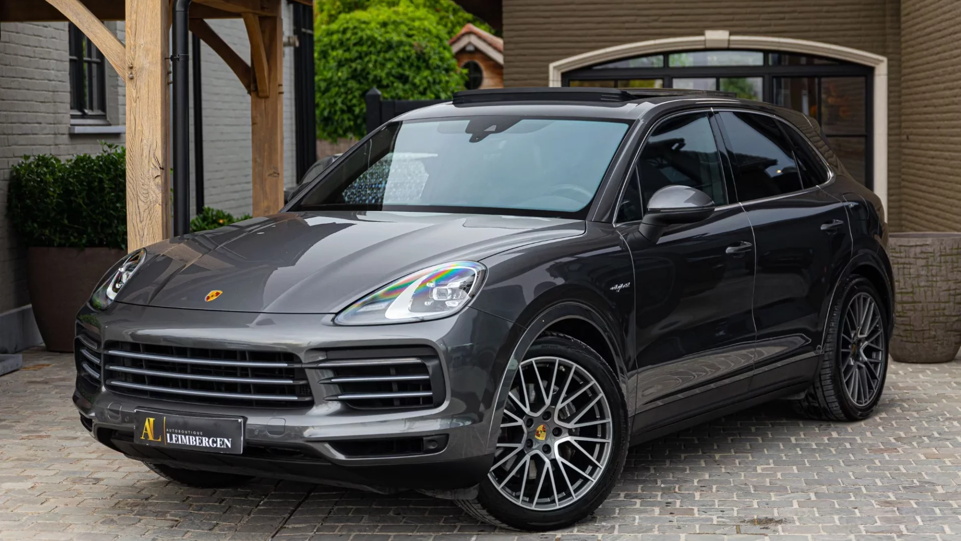 Header Porsche Cayenne E-Hybrid