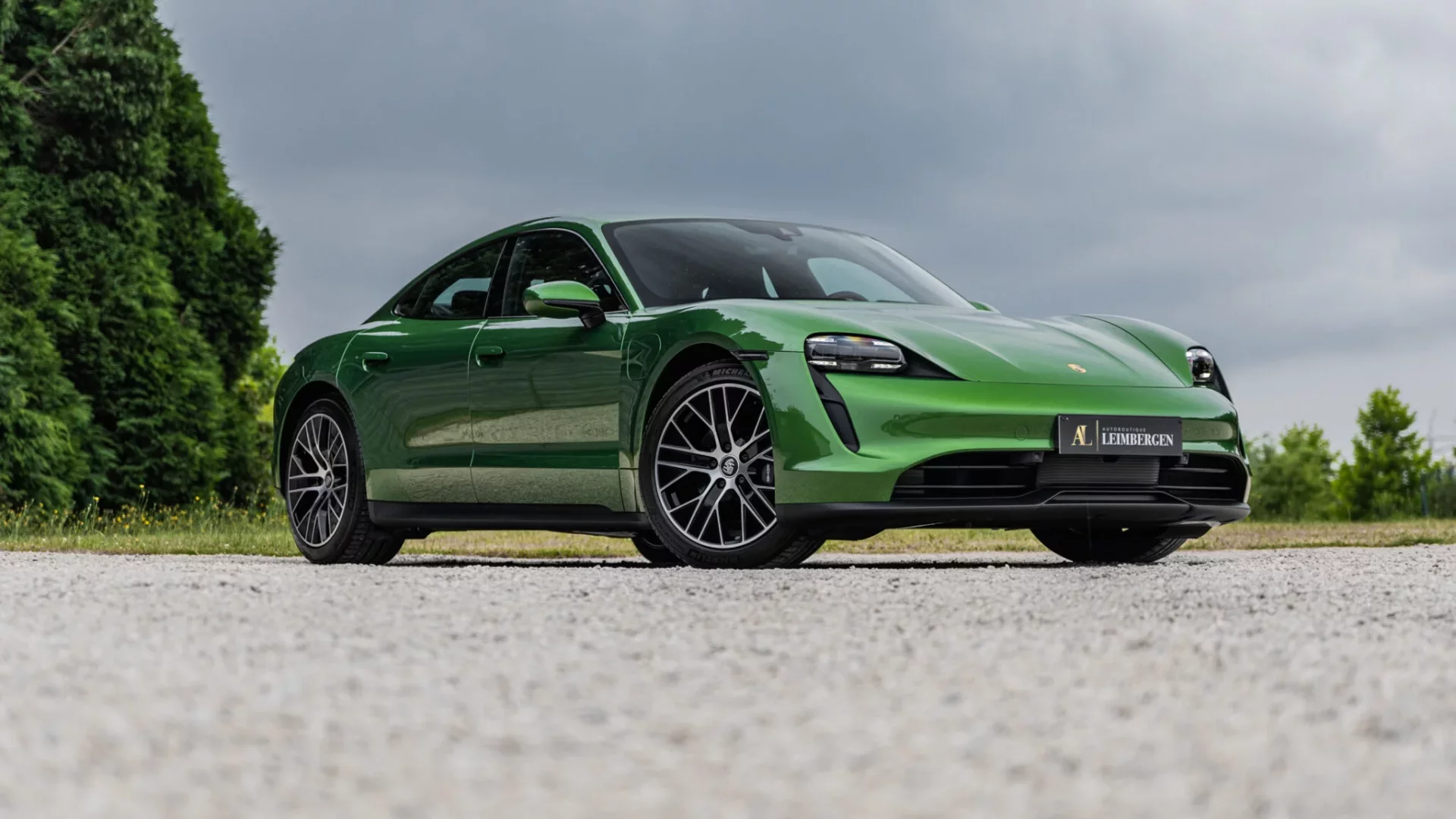 Header Porsche Taycan