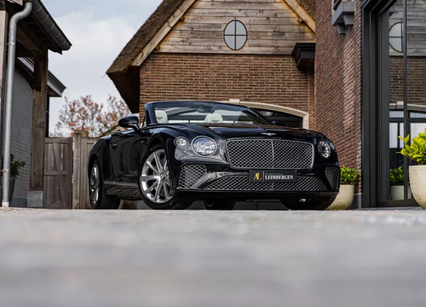Exterior Bentley Continental GTC V8