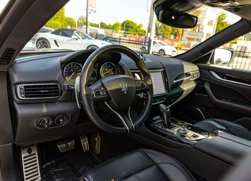 Interior Maserati Levante Modena