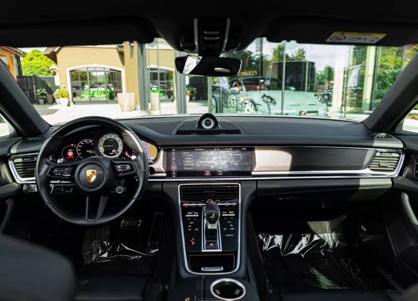 Interior Porsche Panamera 4 E-Hybrid Sport Turismo