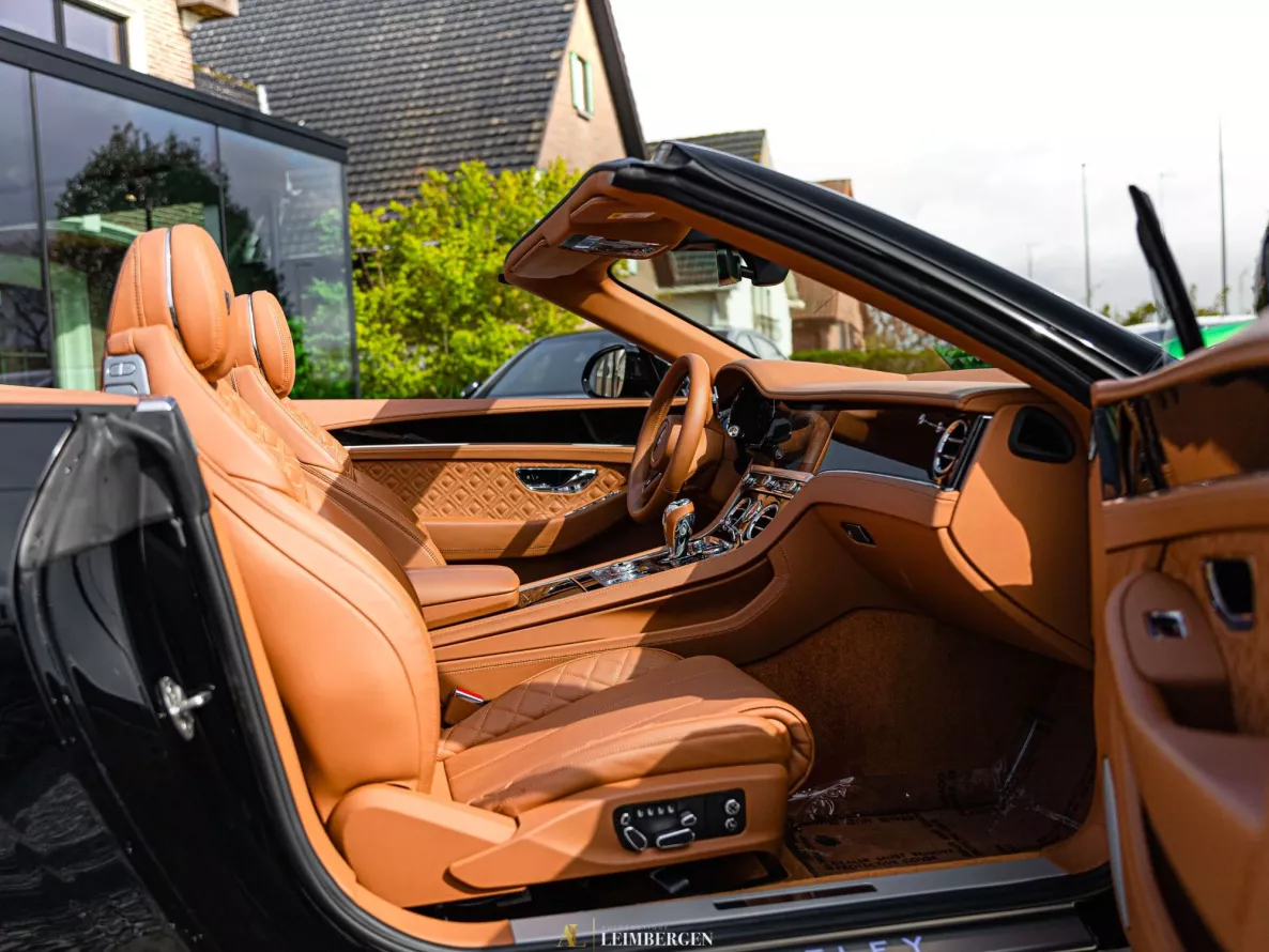 Interior Bentley Continental GTC V8