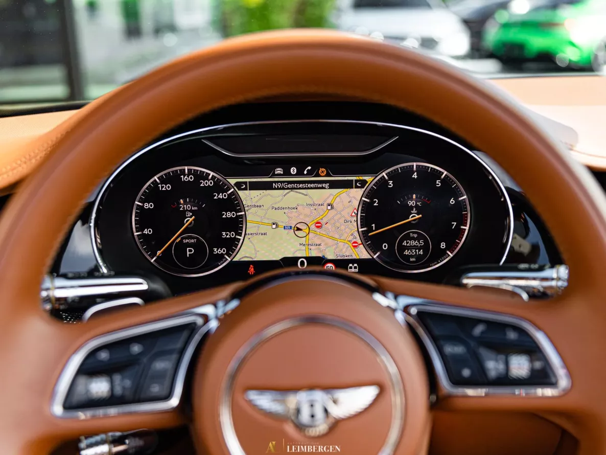 Interior Bentley Continental GTC V8