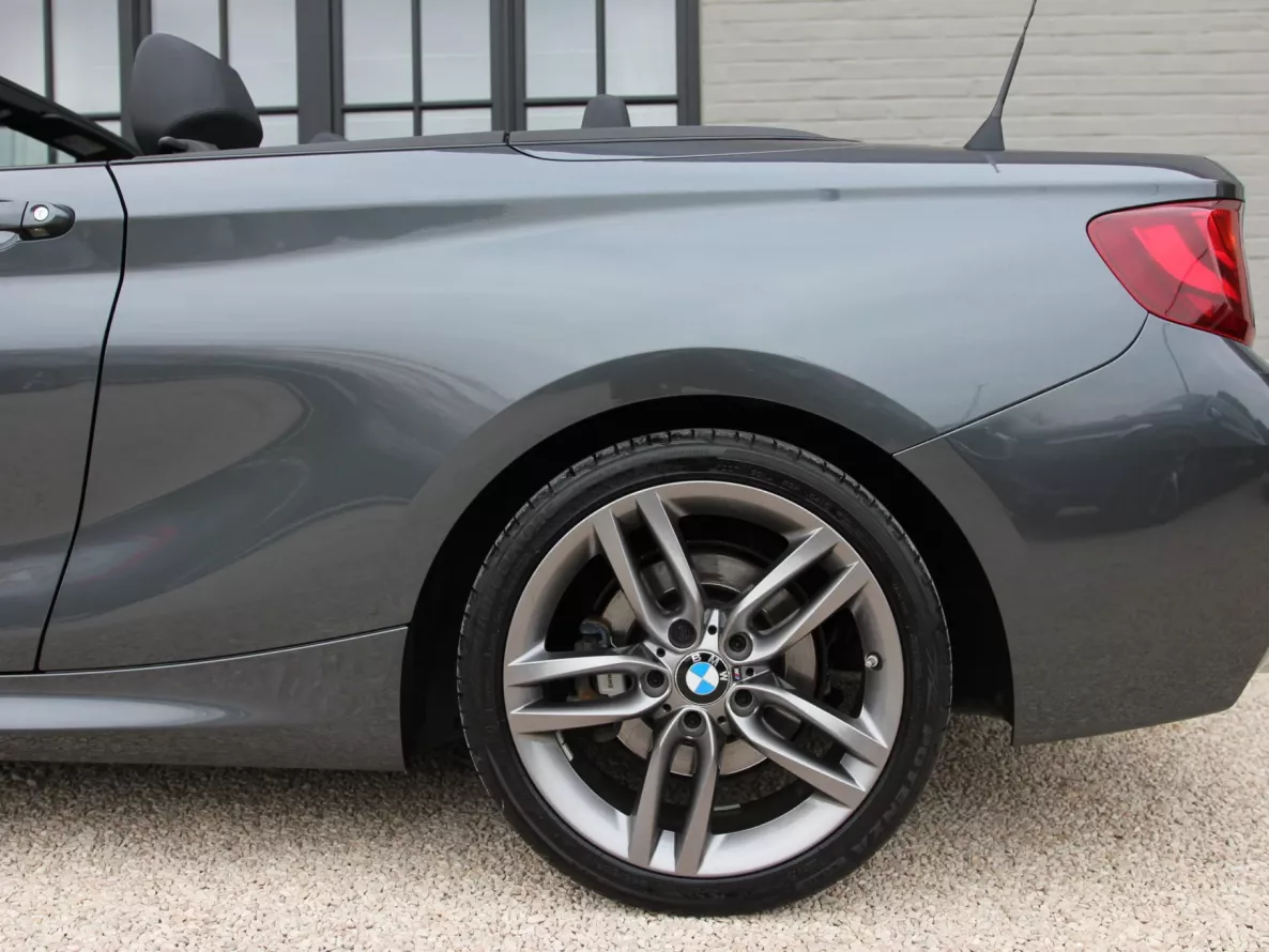 Exterior BMW 220D Cabriolet