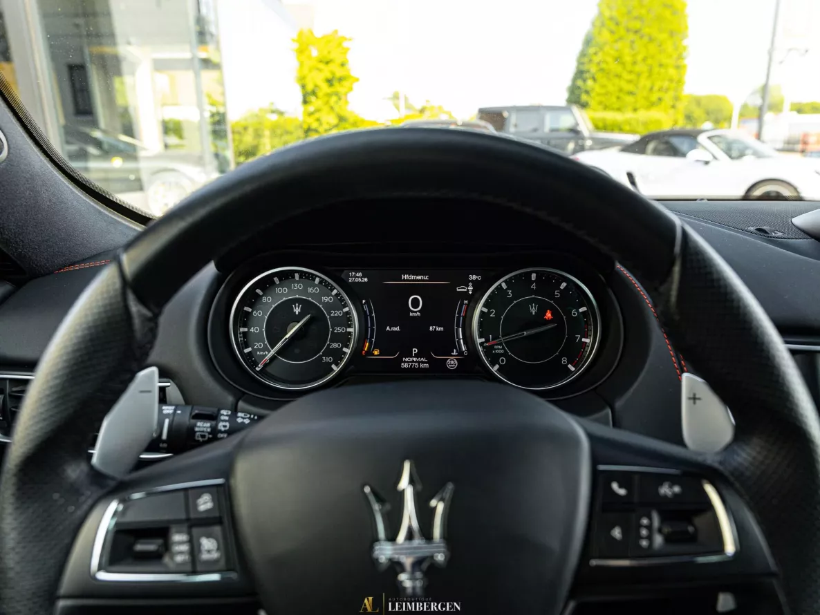 Interior Maserati Levante Modena