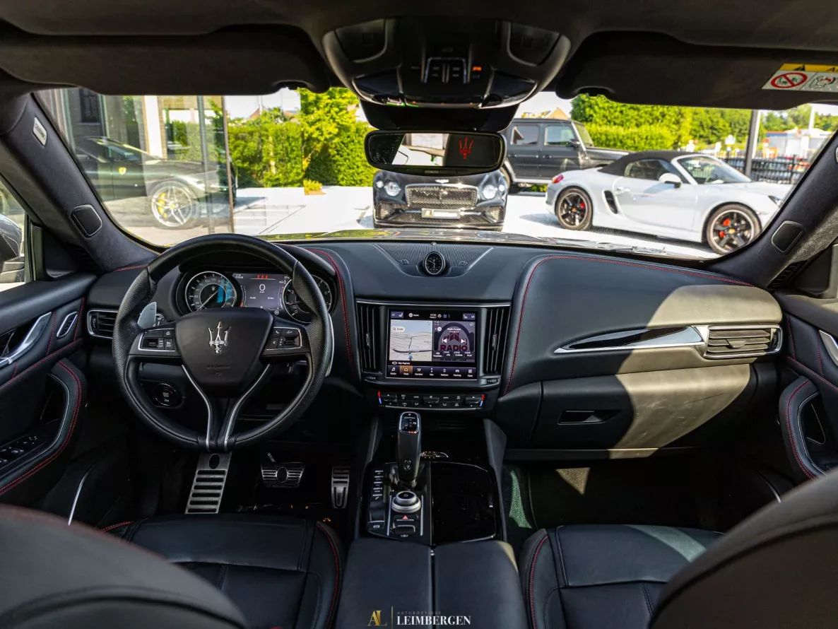 Interior Maserati Levante Modena