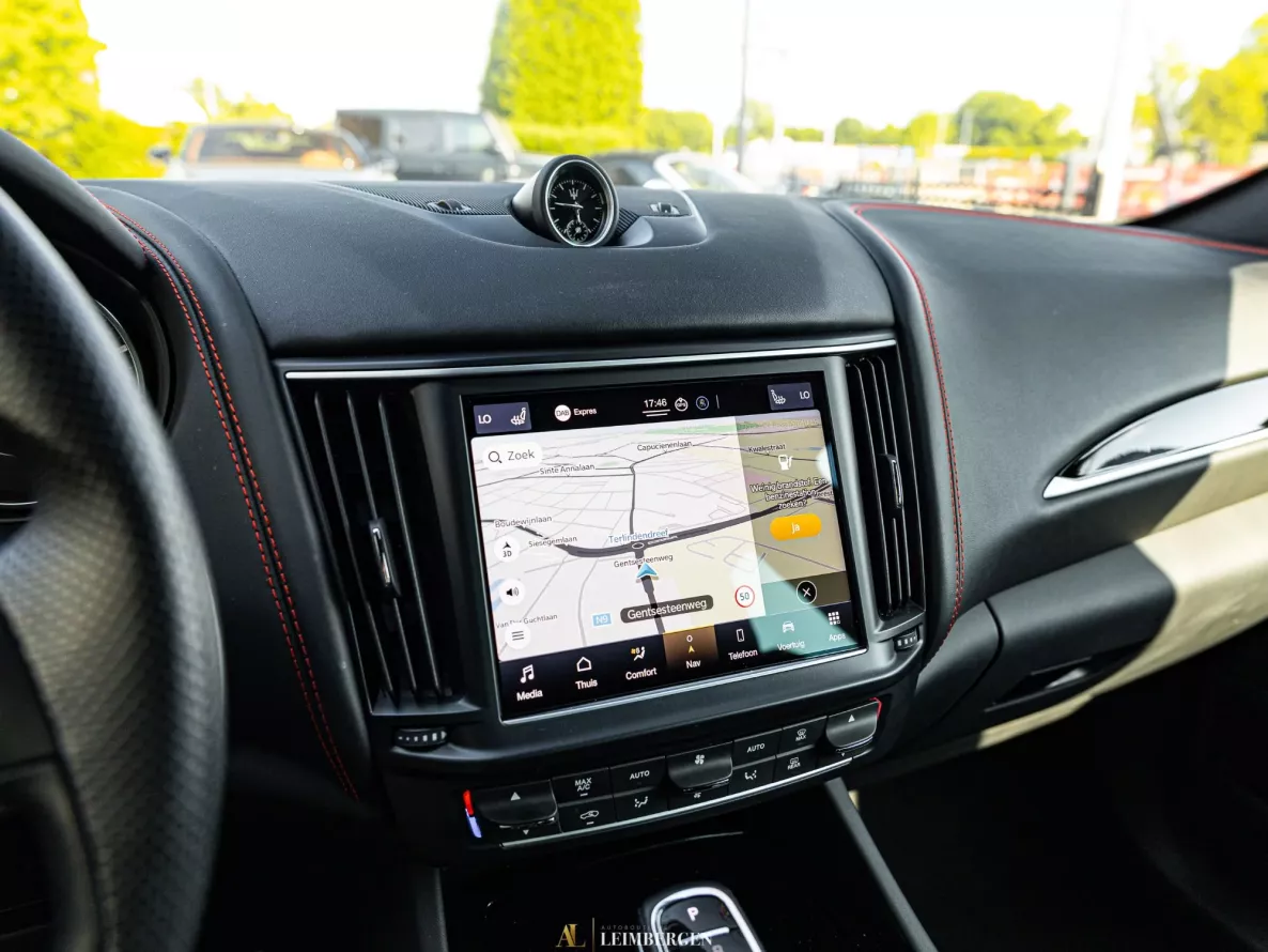 Interior Maserati Levante Modena