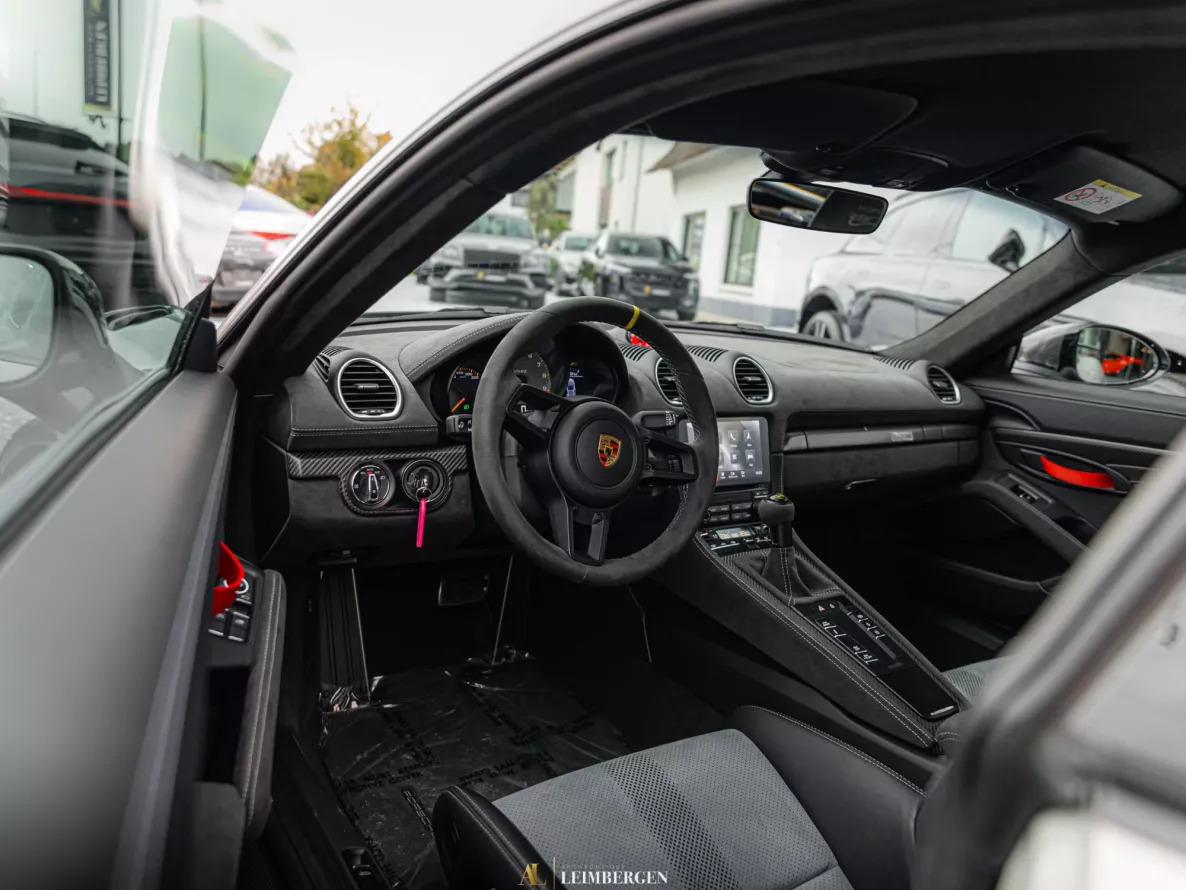 Interieur Porsche 718 Cayman GT4 RS Weissach package