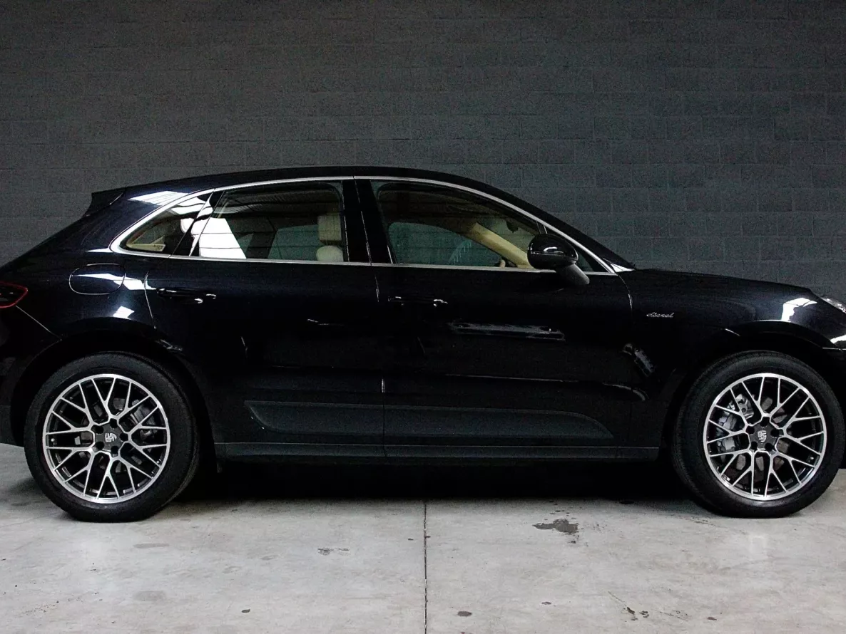 Exterior Porsche Porsche Macan 3 0 V6 Bi Turbo Pdk 20 Rs Spyder Design Alu Velgen Luchtvering